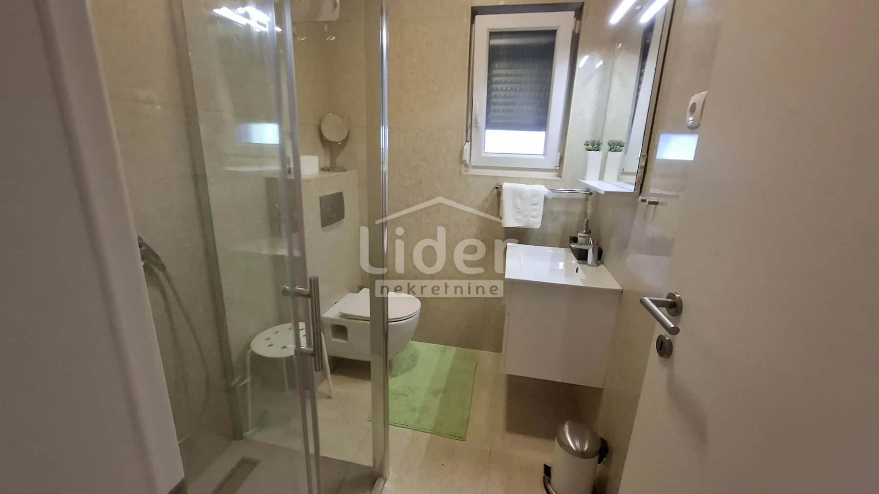 matulji-kuća sa tri apartmana - slika 18
