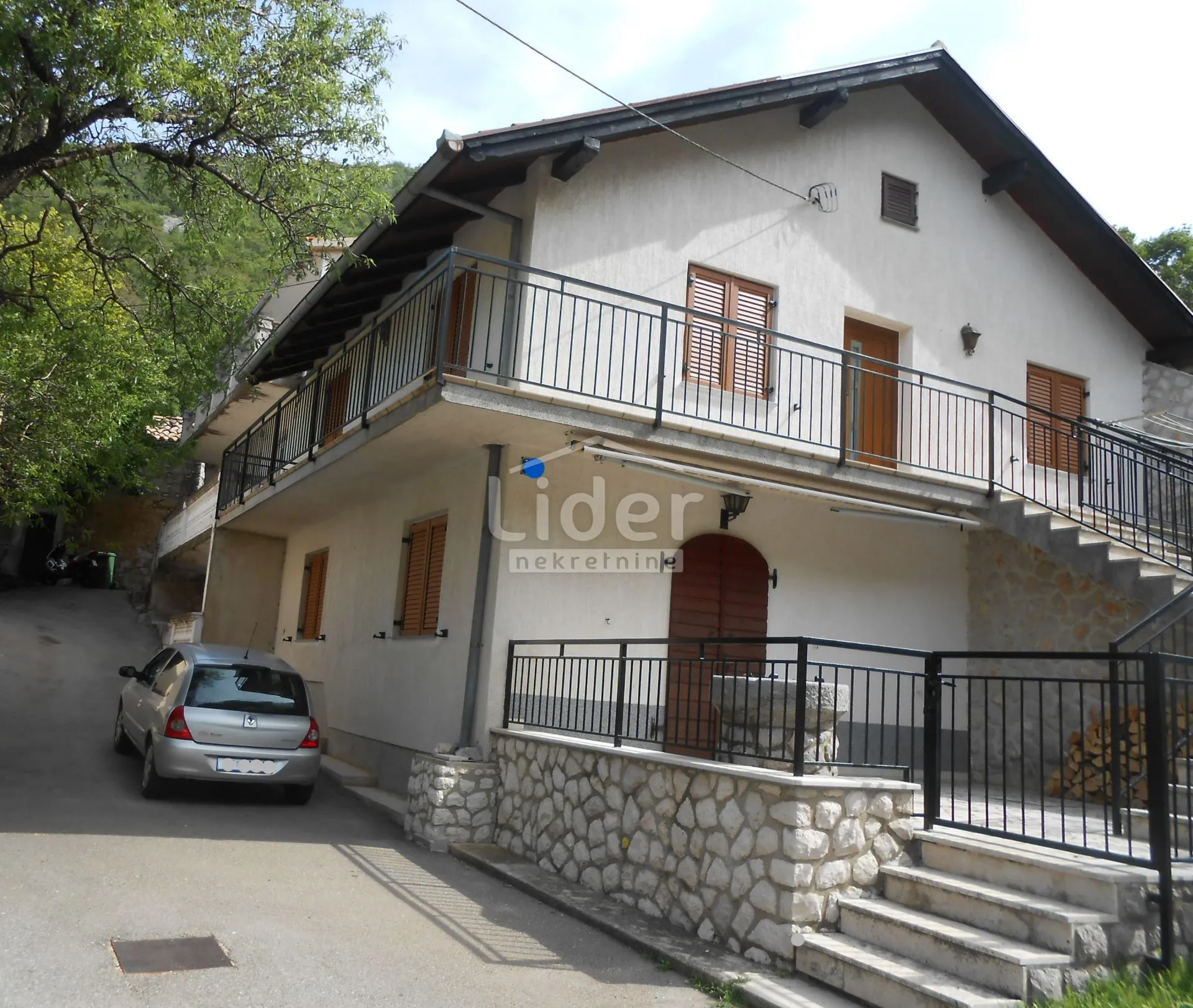bunica kuća s okućnicom i pogledom na more - slika 3