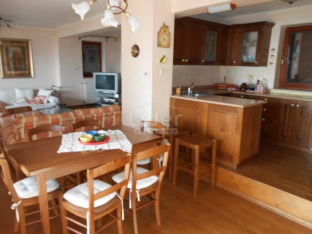prekrasna kuća sa velikom okućnicom - slika 6