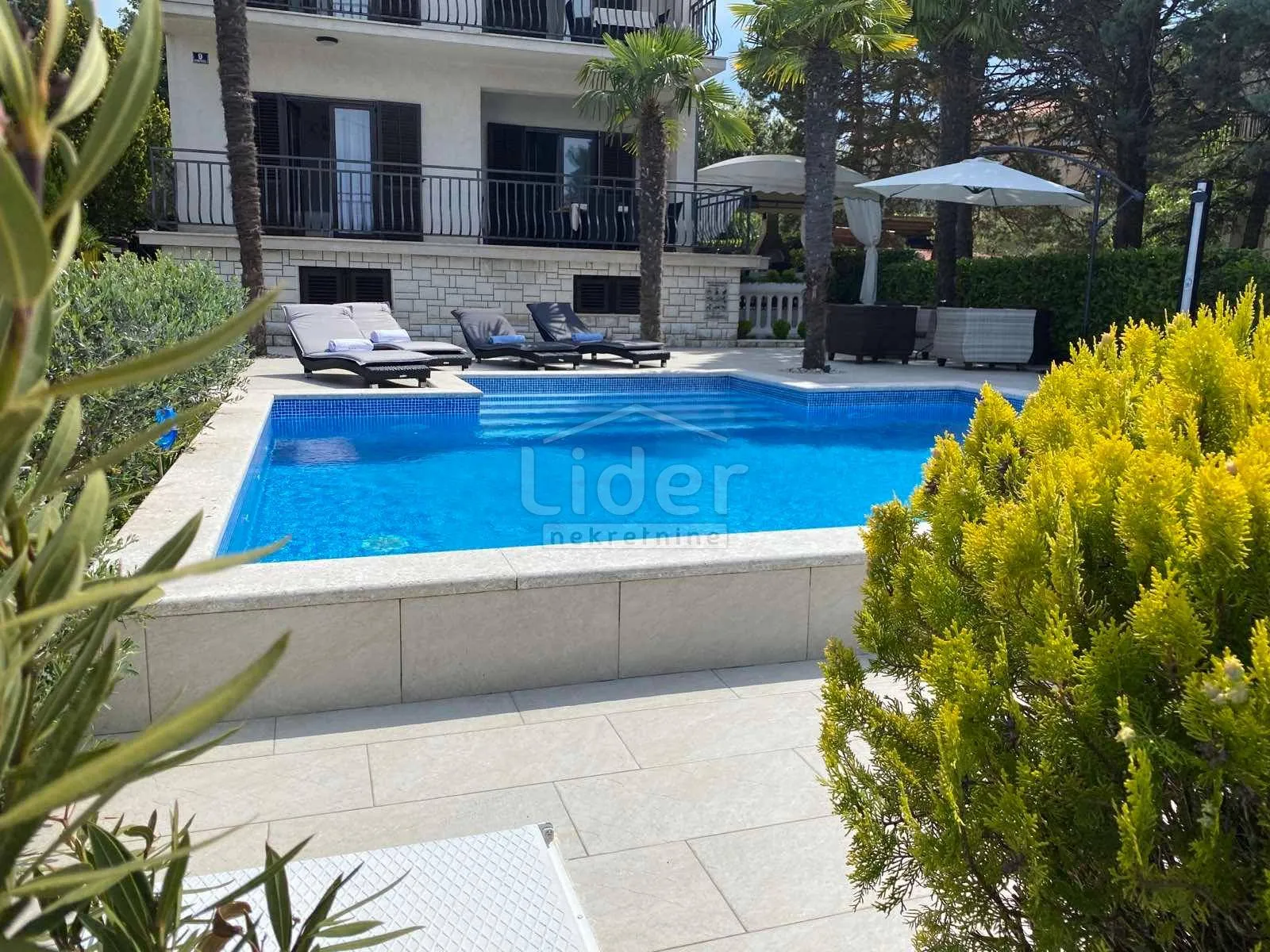 malinska, kuća p+1, 150m2, 577m2 okućnice, bazen - slika 3