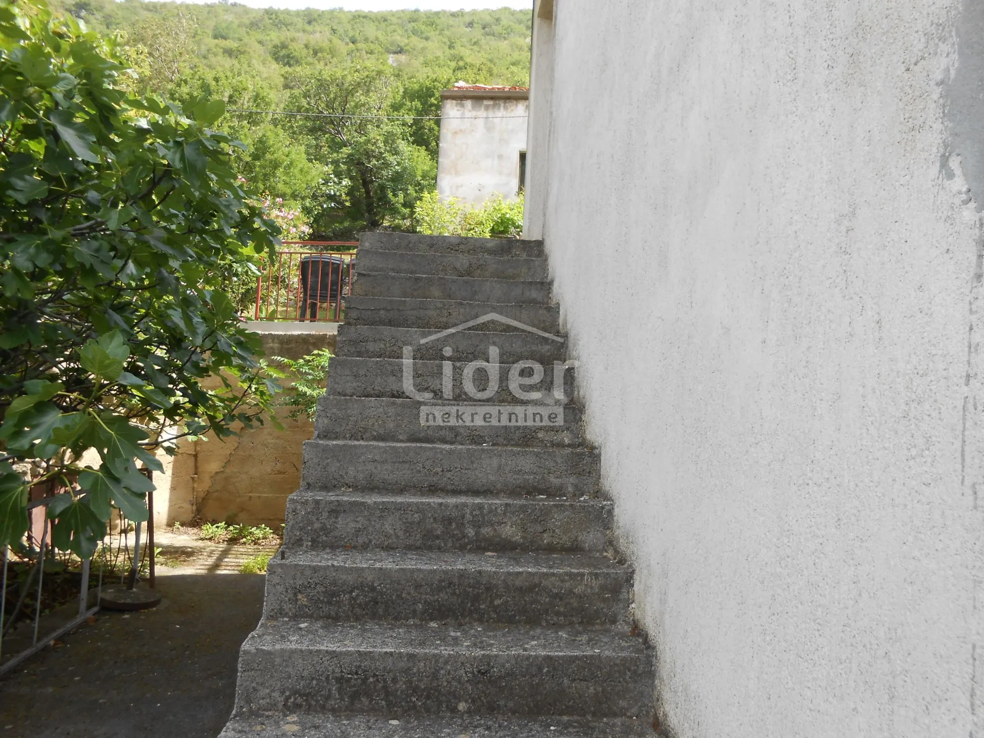bunica (senj) 2 stana u kući s pogledom na more - slika 8