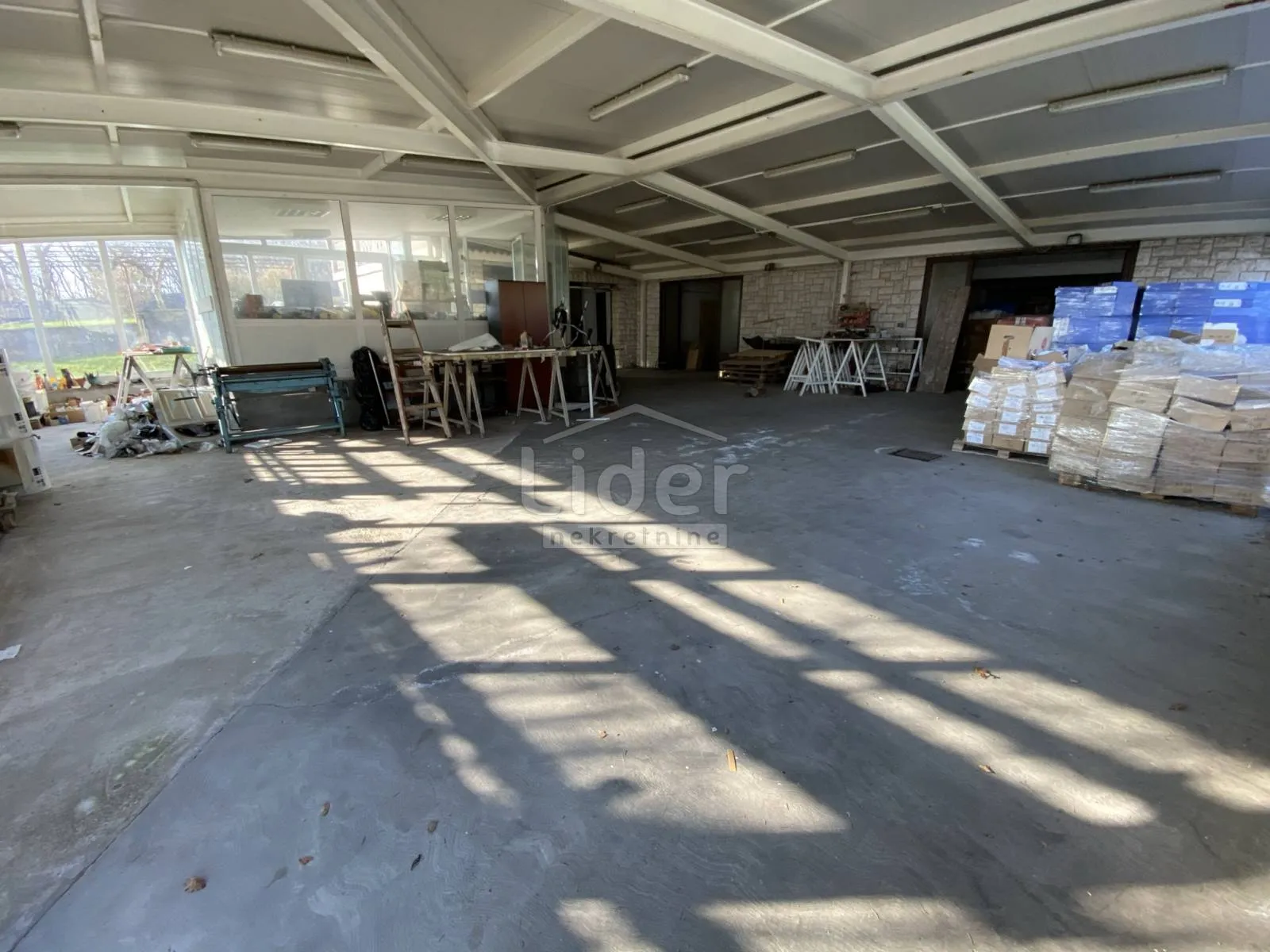 saršoni, poslovno-stambeni objekt sa 5.045m2 okućnice - slika 40