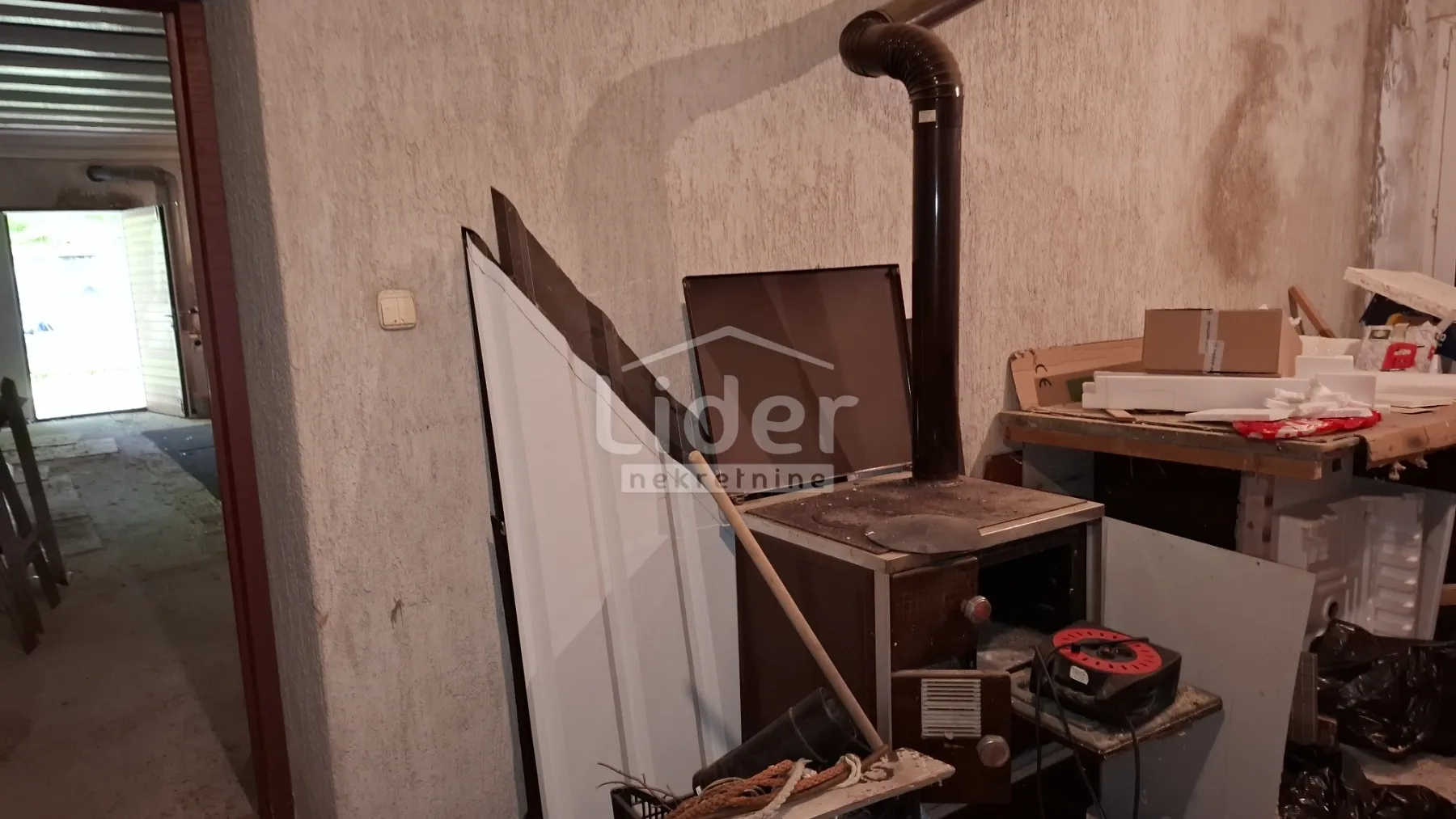 mrkopalj-kuća s velikom okućnicom 3000m2 - slika 10