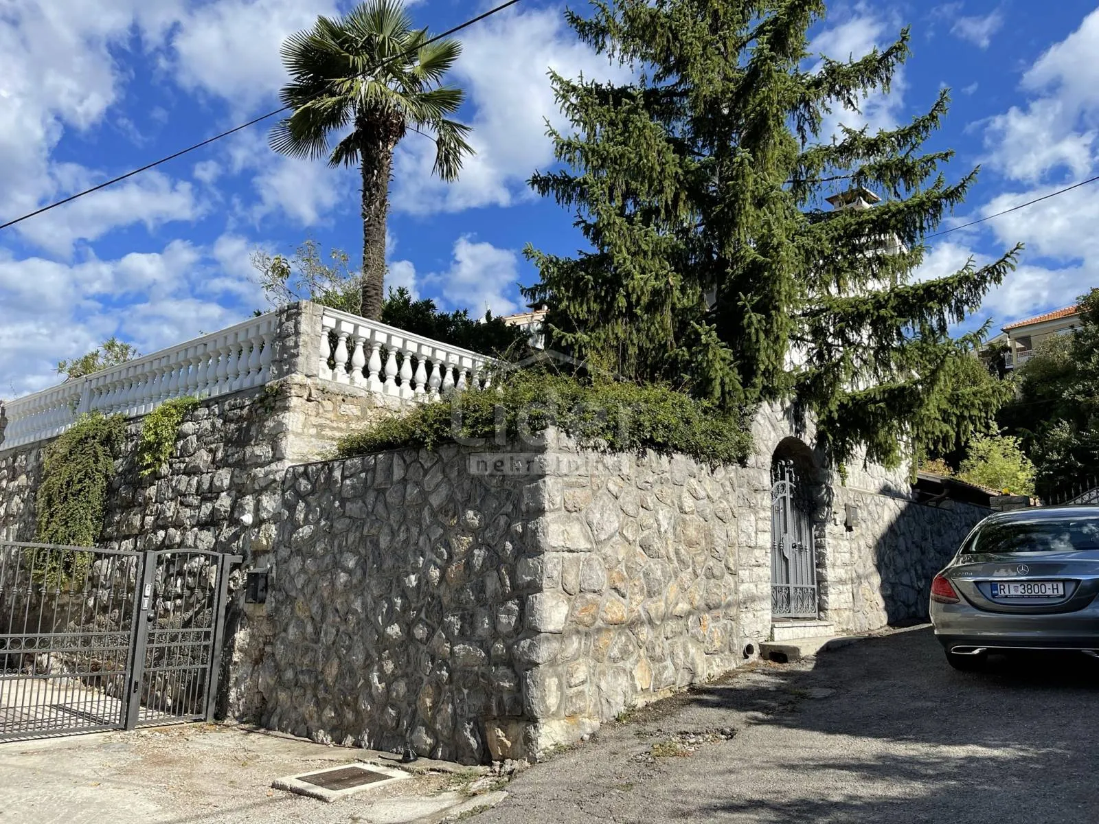 Kantrida, samostojeća kuća sa velikom okućnicom na vrhunskoj lokaciji - Rijeka