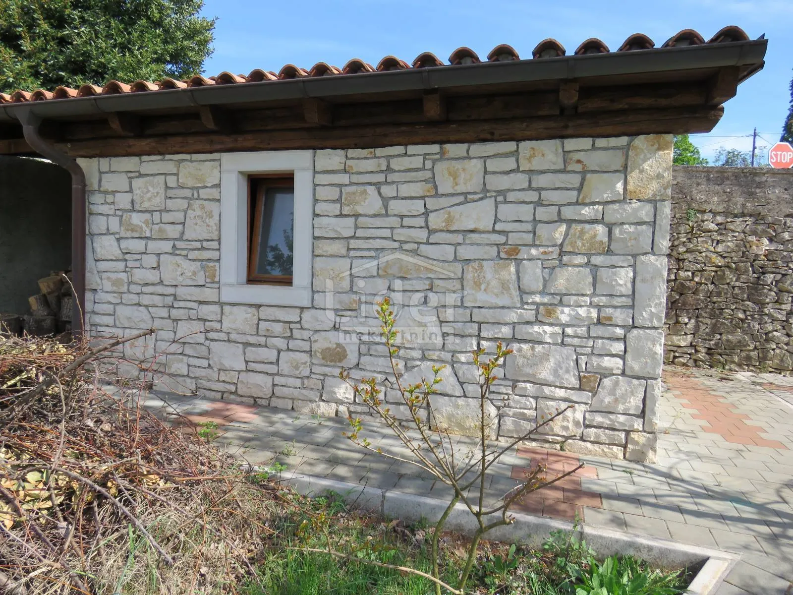prekrasna autohtona vila nedaleko labina - slika 22