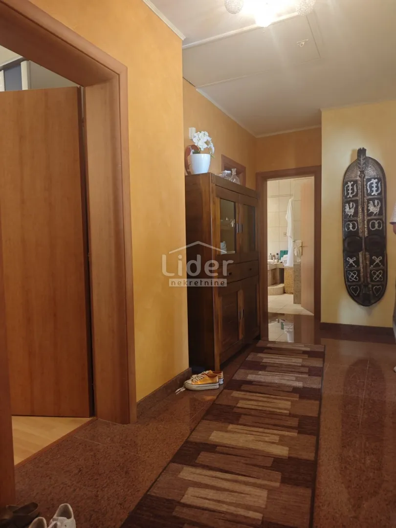 opatija- vila s predivnim pogledom i bazenom - slika 15