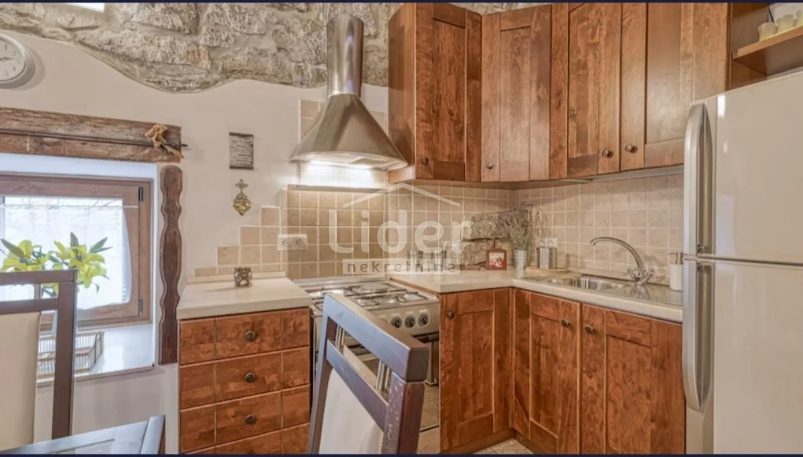 jušići stan sa studio apartmanom i terasom - slika 12