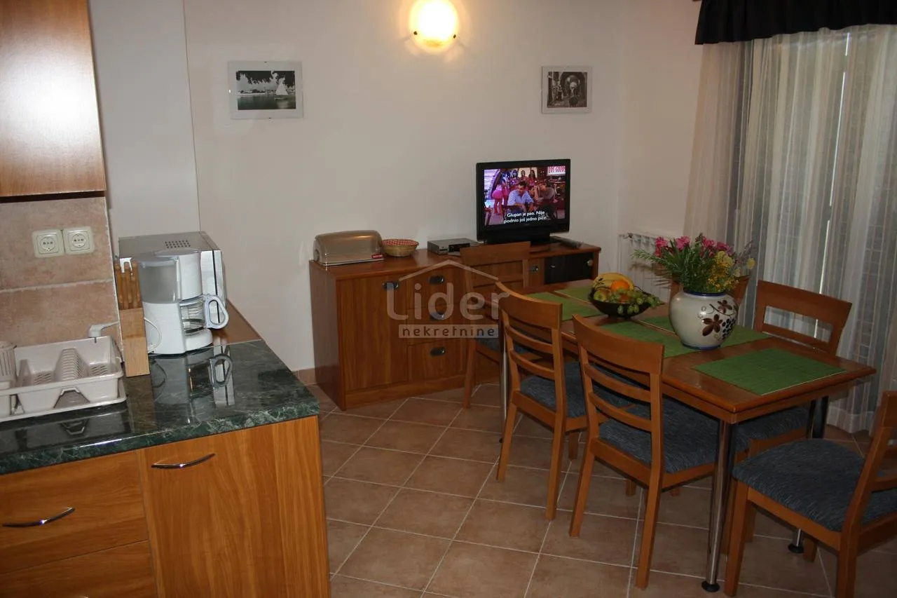 vila s bazenom, rab, barbat - slika 13