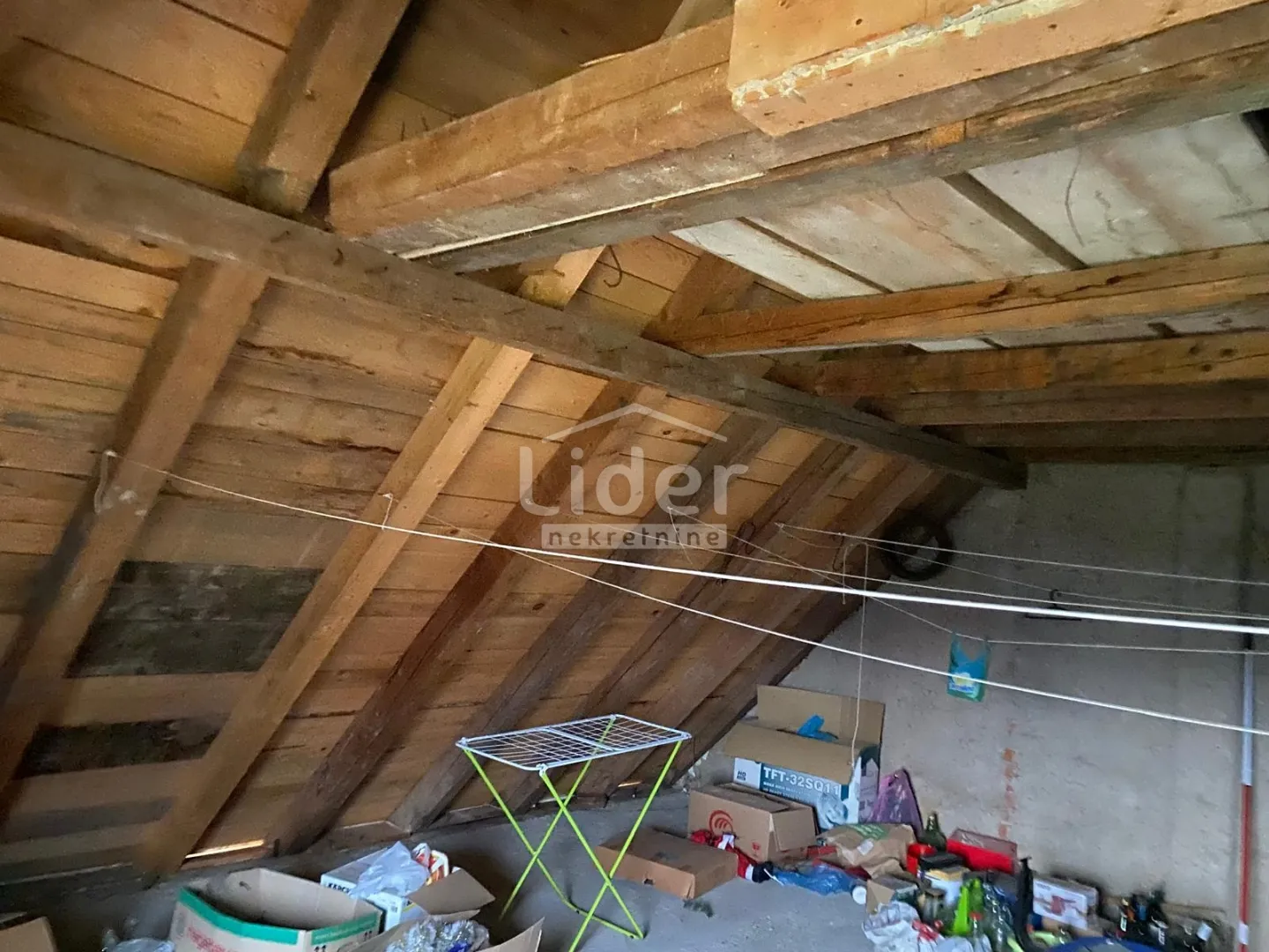delnice, dvojna kuća od 100m2, p+1, okućnice 320m2 - slika 17