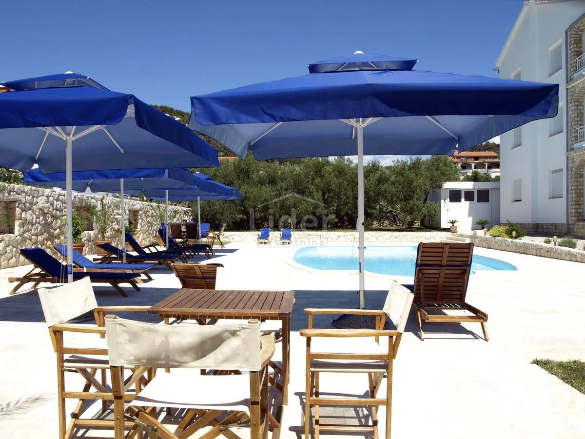 vila s bazenom, rab, barbat - slika 2
