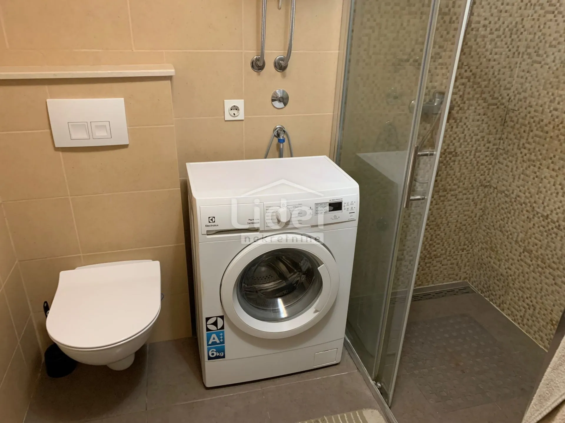 bulevard 3s+db, terasa, vrt, novoadaptiran, namješten! - slika 18