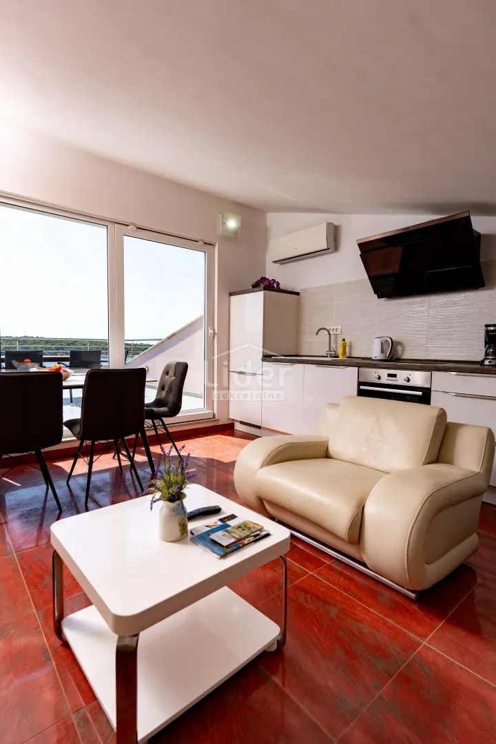 rab, barbat, apartman 150 m2 s prekrasnim pogledom - slika 18