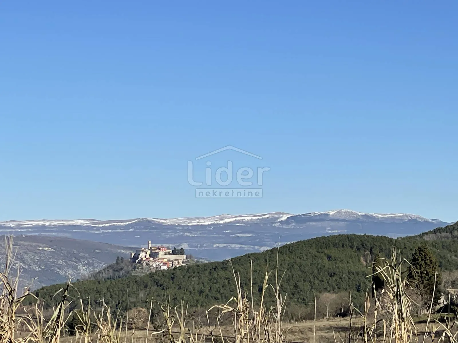 Zemljište s pogledom na Motovun - Rakotule, Karojba