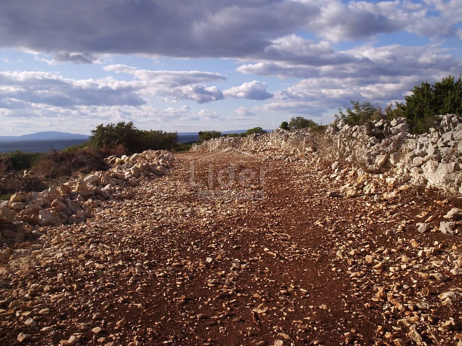 građevinski teren 20.272 m2 prvi red do mora na potezu novalja prema lunu - slika 9
