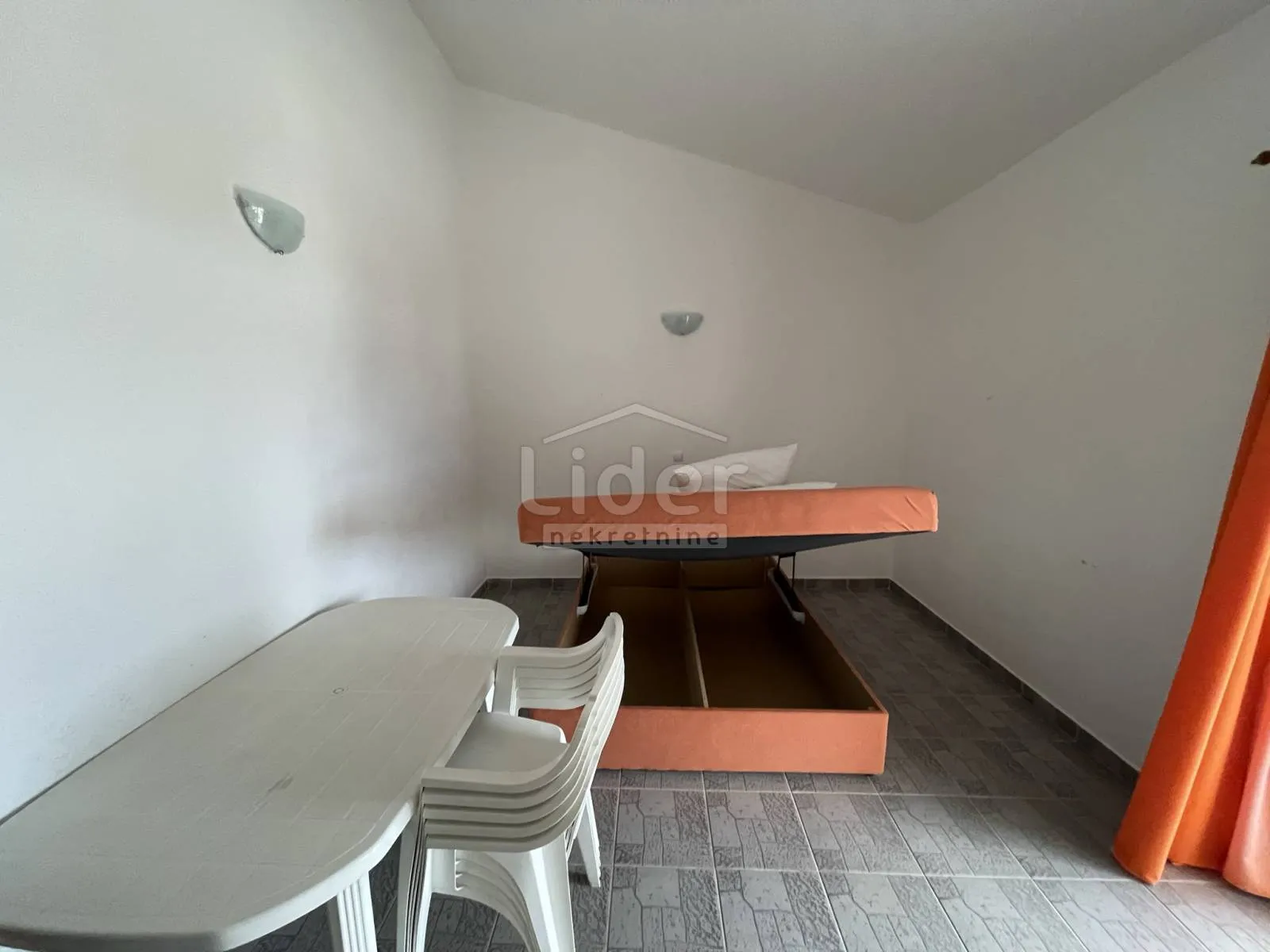 kuća sa 6 apartmana i pogledom na more - slika 11