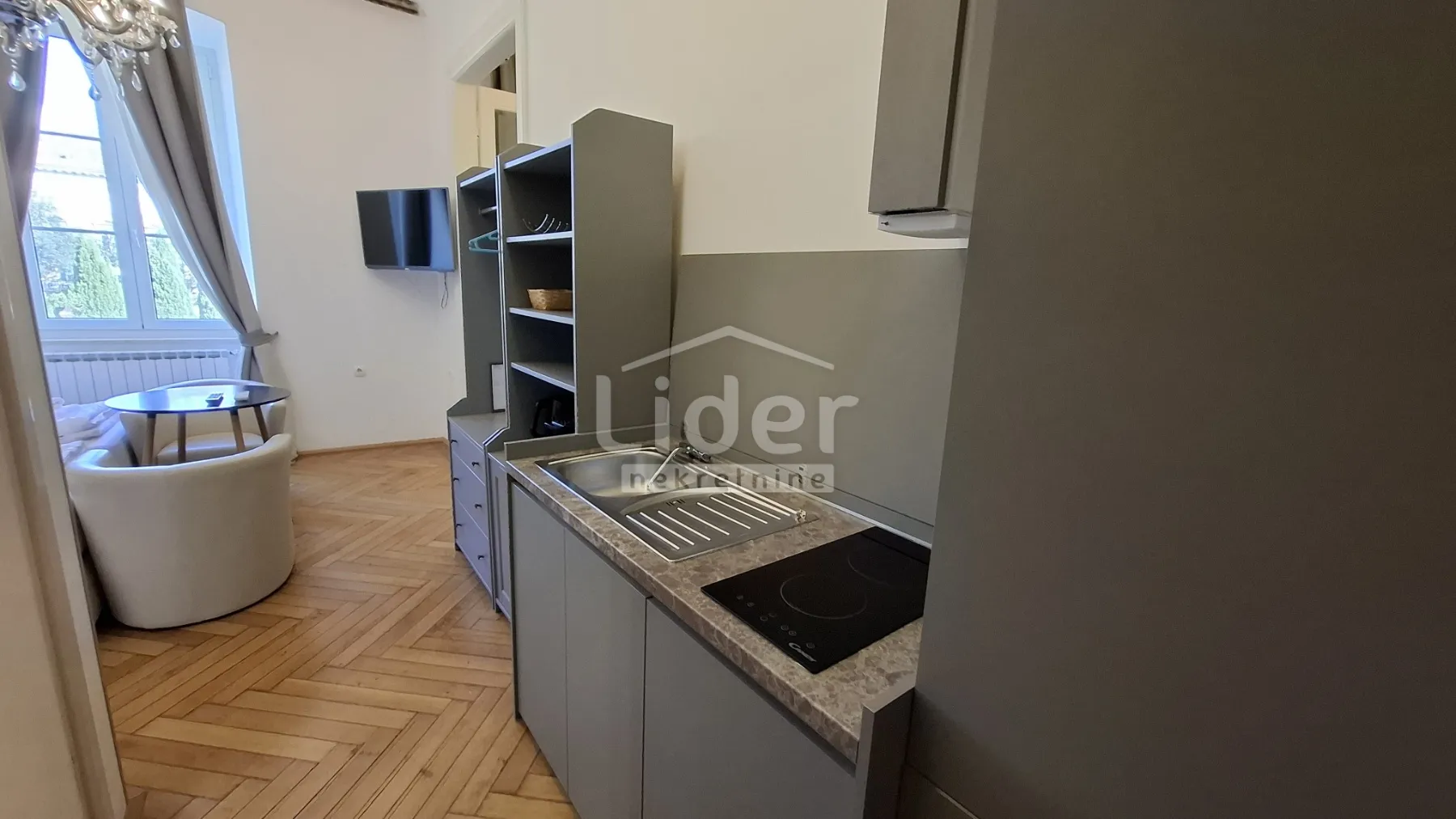centar - 2 studio apartmana - slika 14