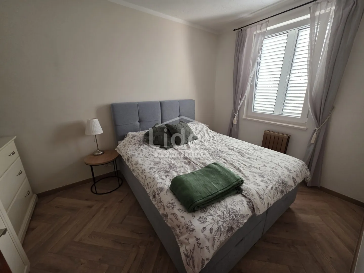 njivice -trosobni stan 100m2 - slika 4