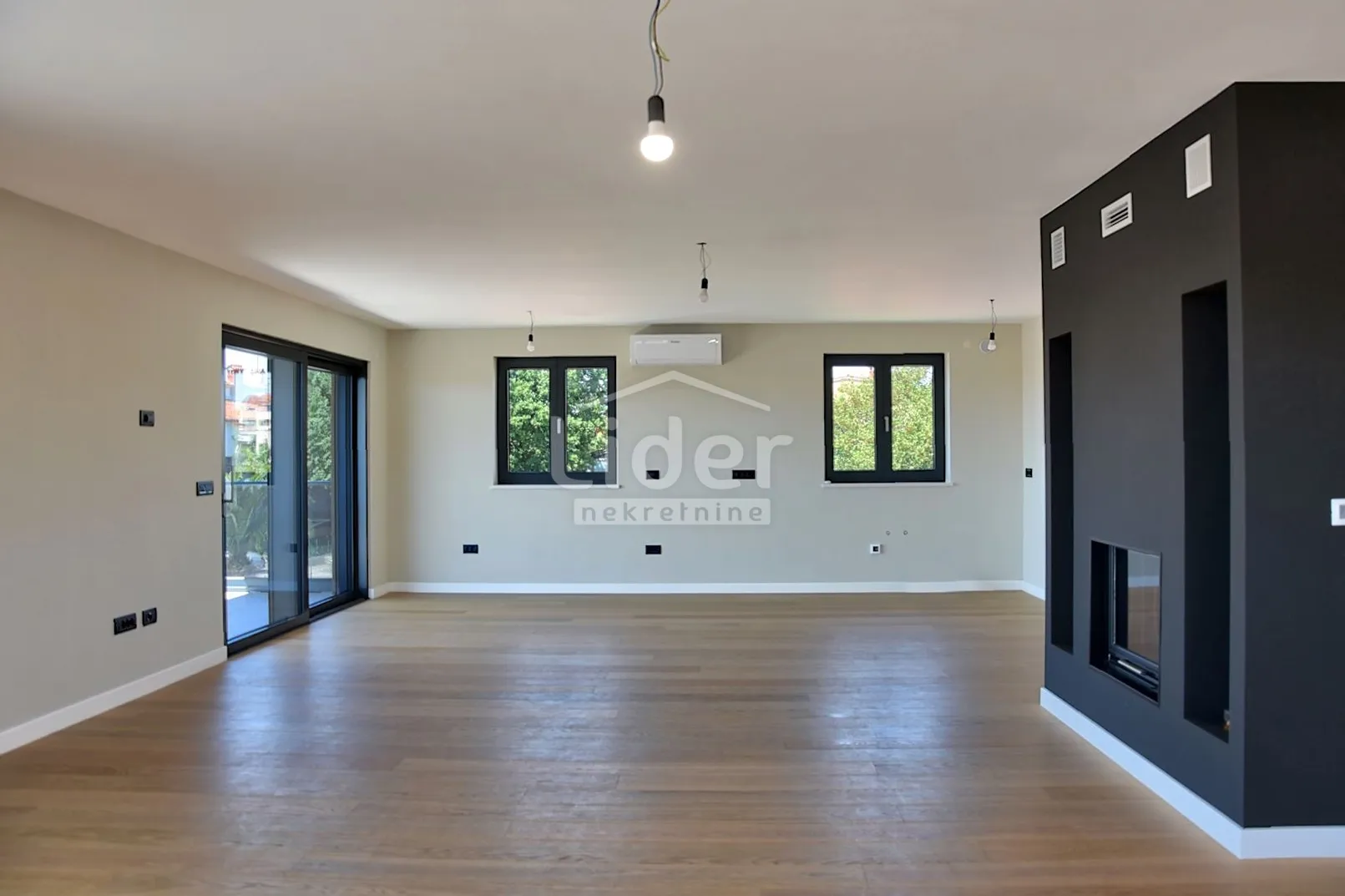 penthouse sa prekrasnim pogledom na top lokaciji! - slika 16