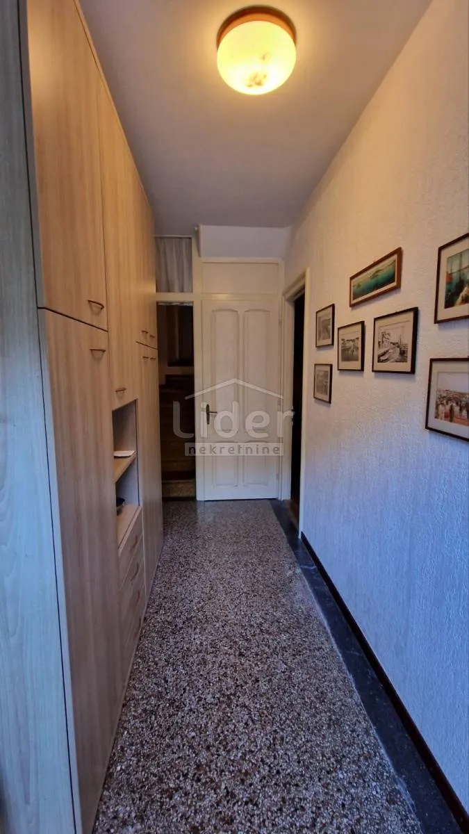 dvije samostojeće kuće u centru malog lošinja - slika 7