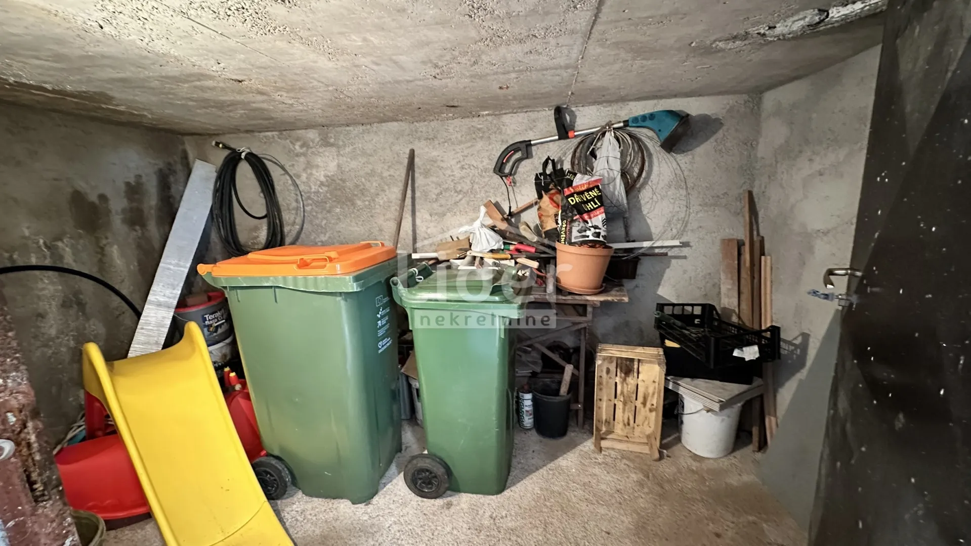 kuća sa 2 stana na samo 250m od mora - slika 24