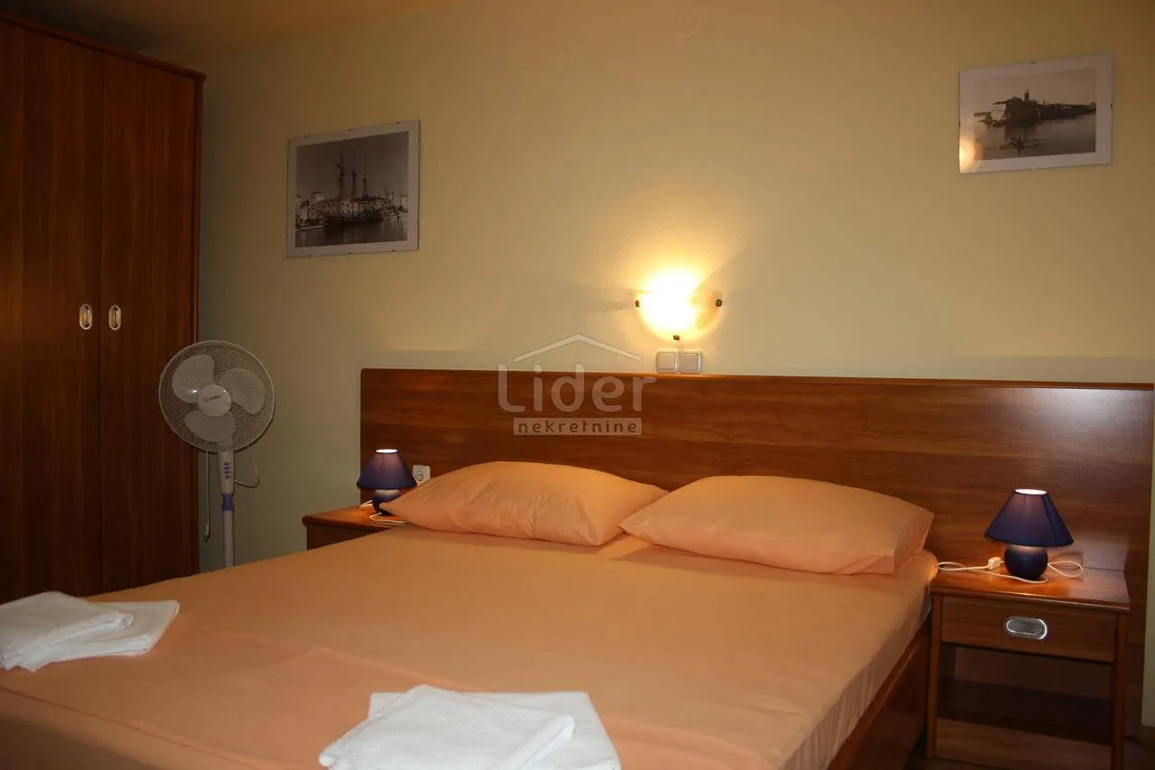 vila s bazenom, rab, barbat - slika 16
