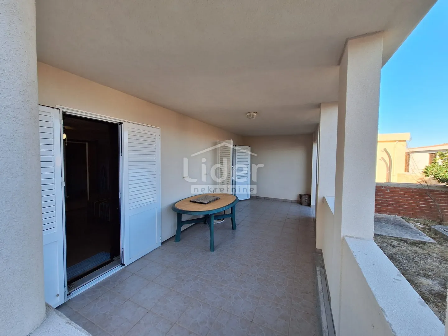 dvojna kuća u pagu, 100m2- dva apartmana, 300m od mora - slika 8