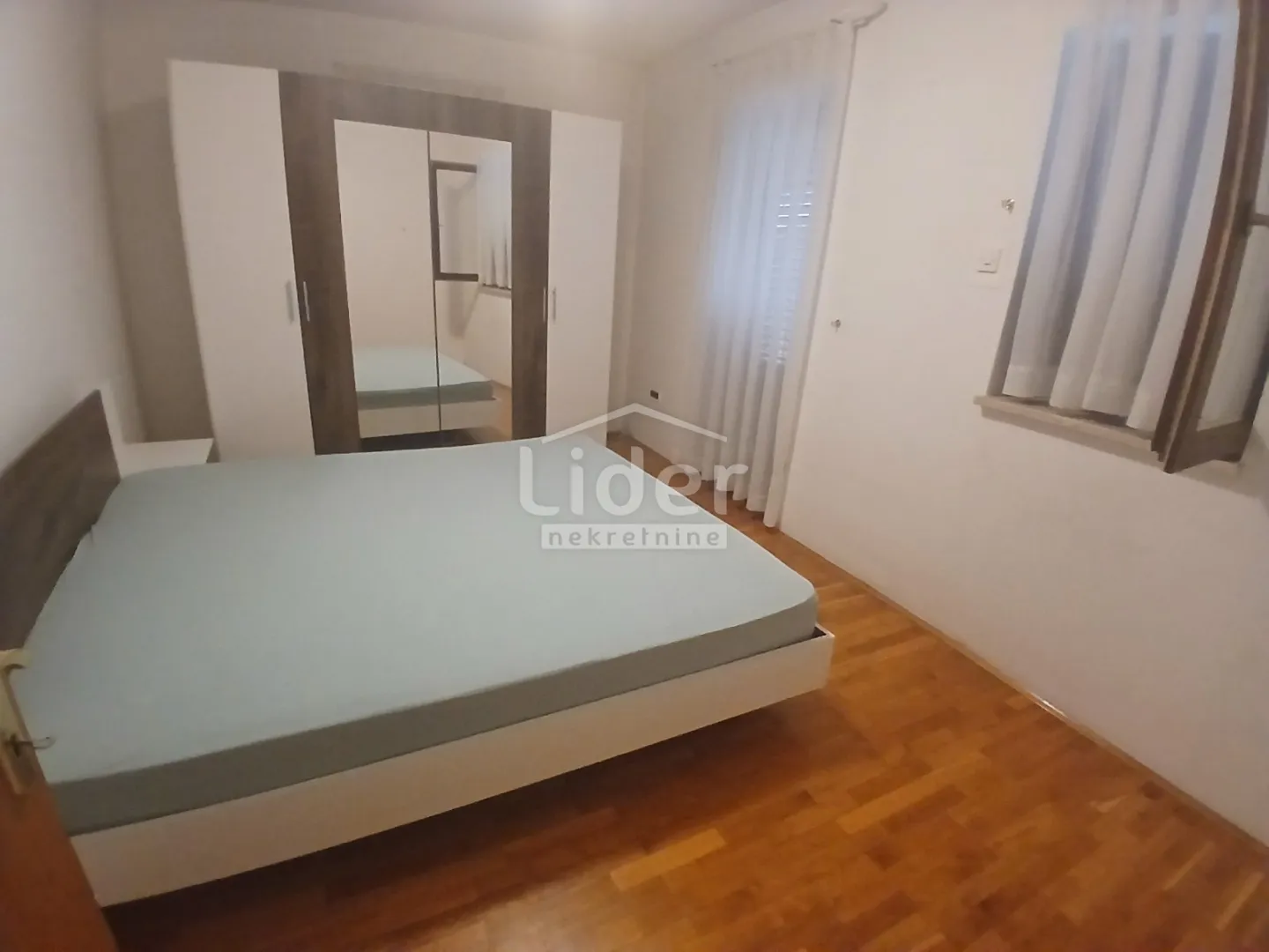 marčelji, 164,22 m2, četverosoban sa dn.boravkom - slika 8