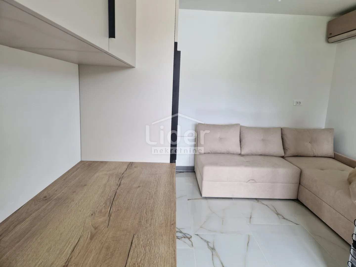 apartman u palitu sa velikom krovnom terasom - slika 8