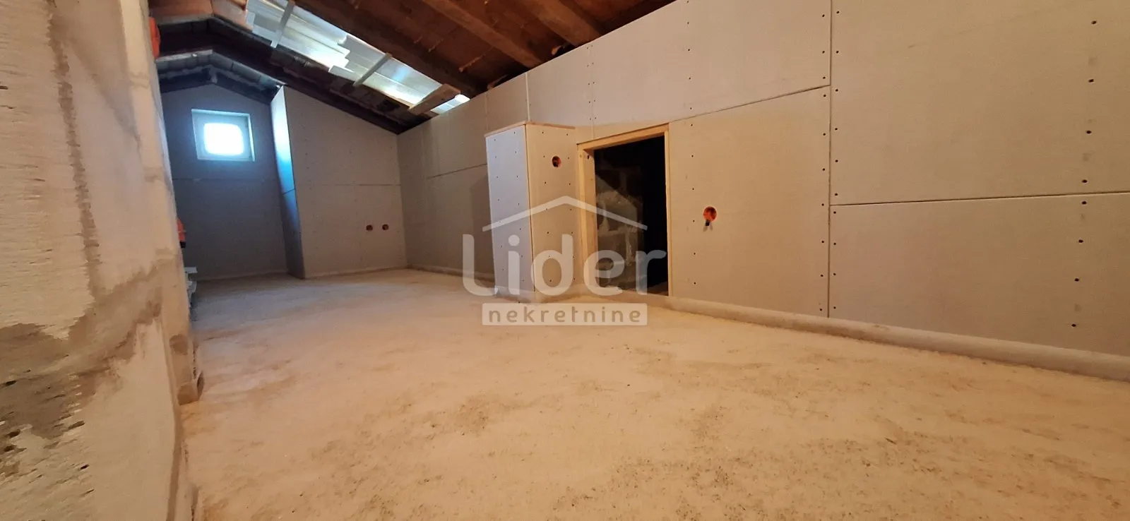 mali lošinj-centar 1skl - slika 12