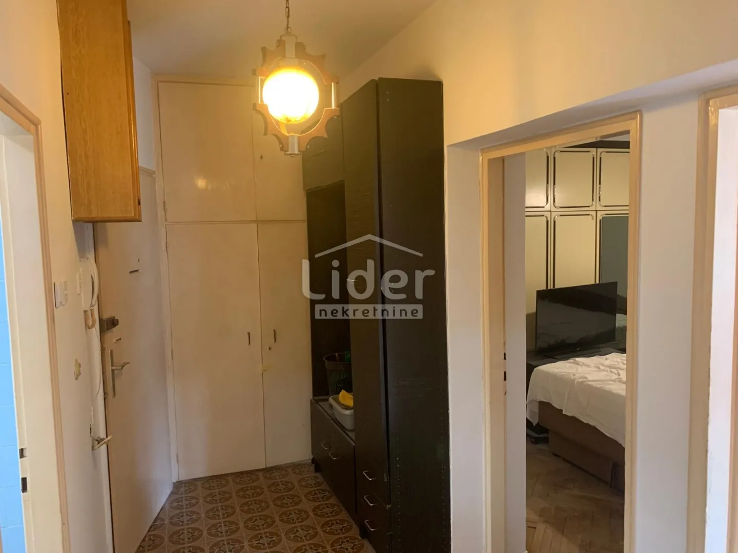 turnić 55 m2 balkon pogled! - slika 11