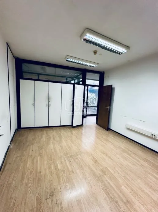 poslovni prostor centar, 3 kancelarije - slika 2