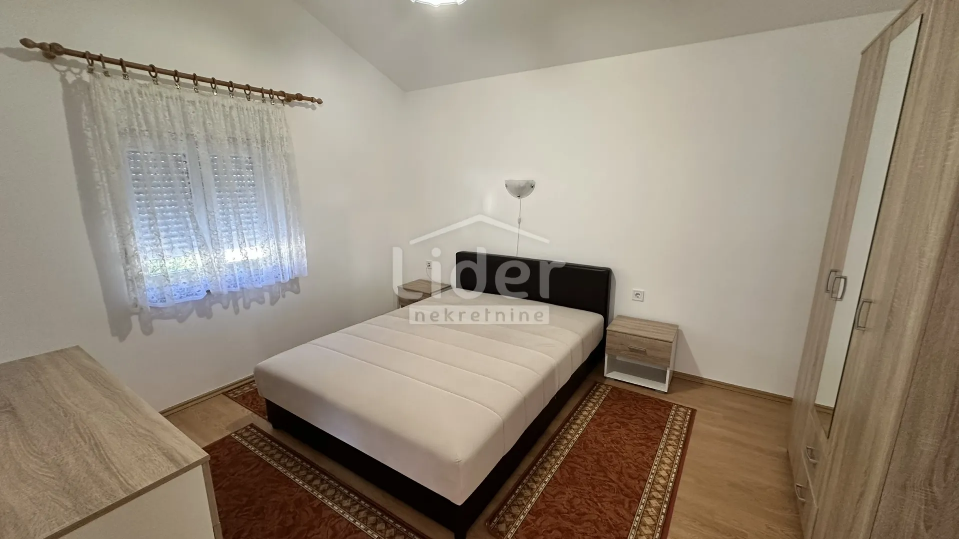 kuća sa 2 stana samo 80m od mora prodaja - slika 11
