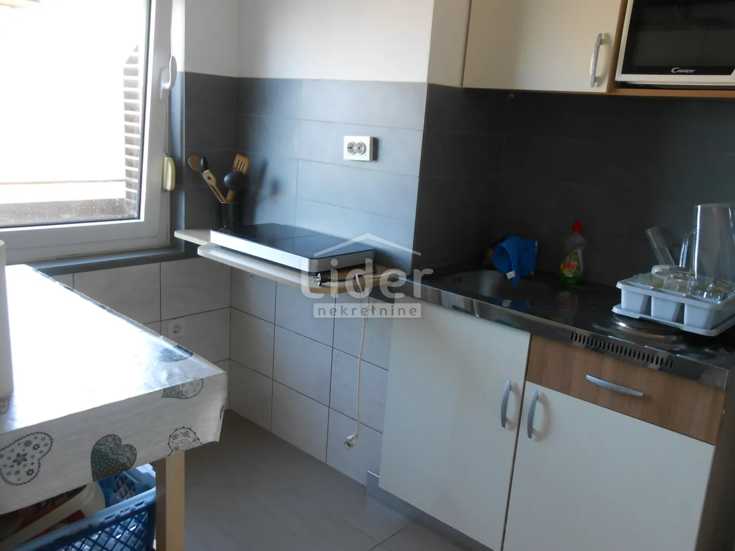 prilika! apartman na samo 100 m od mora - slika 8