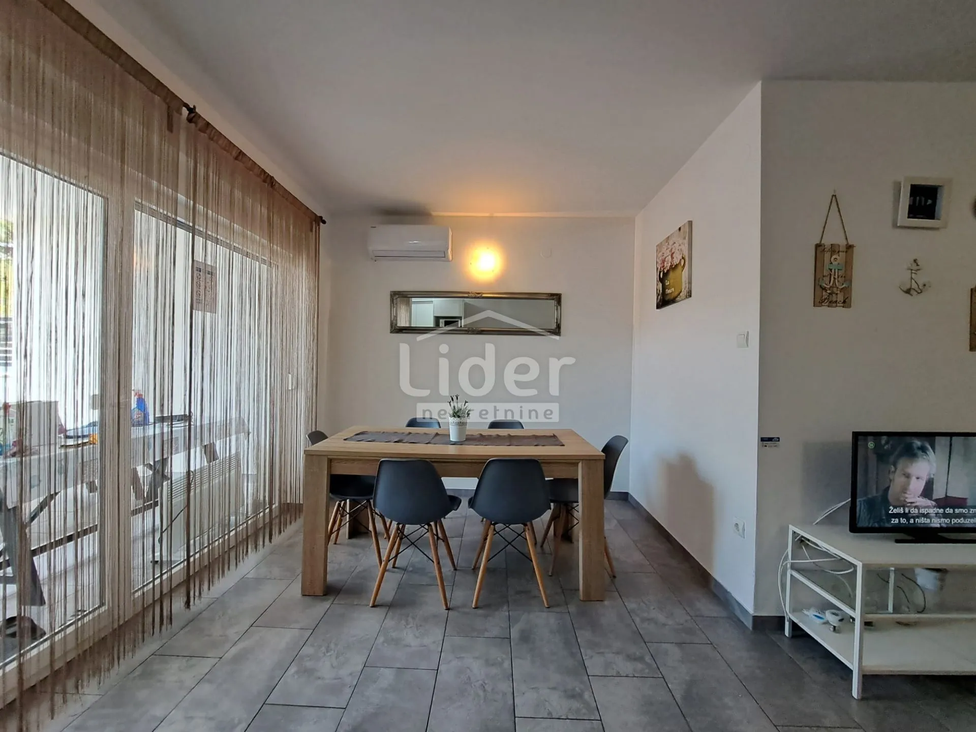 novalja stan 70m2, jacuzzi, blizina centra, škole i vrtića - slika 1
