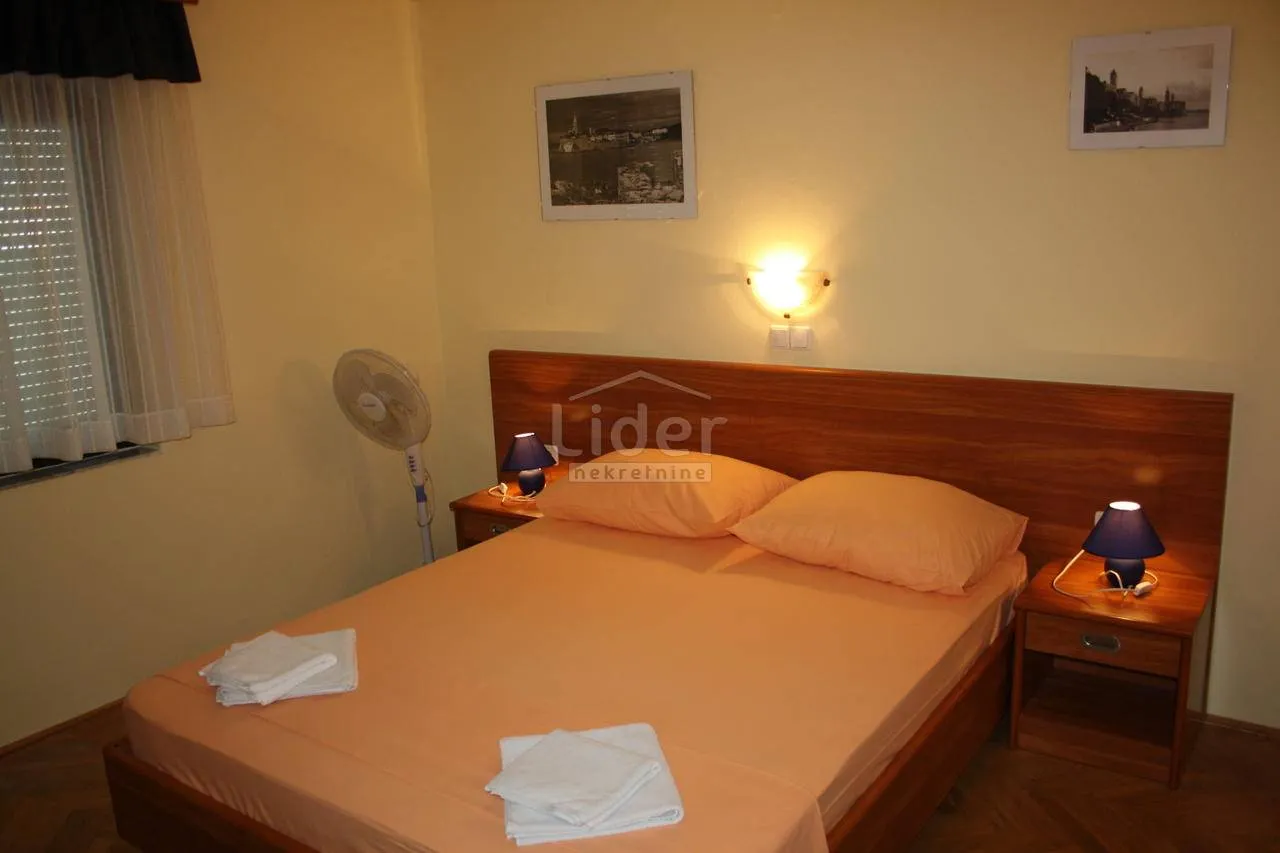 vila s bazenom, rab, barbat - slika 15