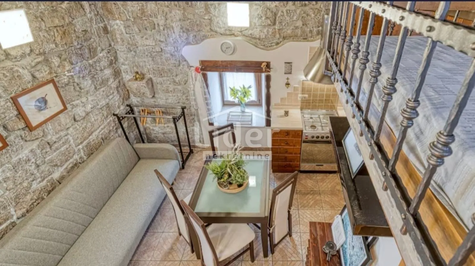 jušići stan sa studio apartmanom i terasom - slika 17