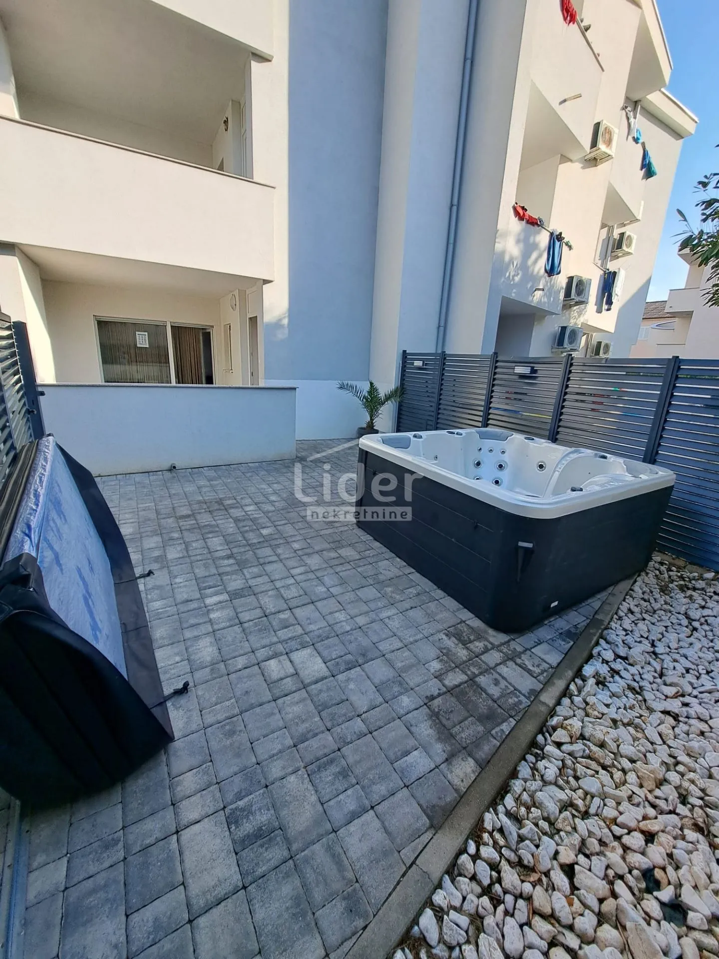 novalja stan 70m2, jacuzzi, blizina centra, škole i vrtića - slika 10