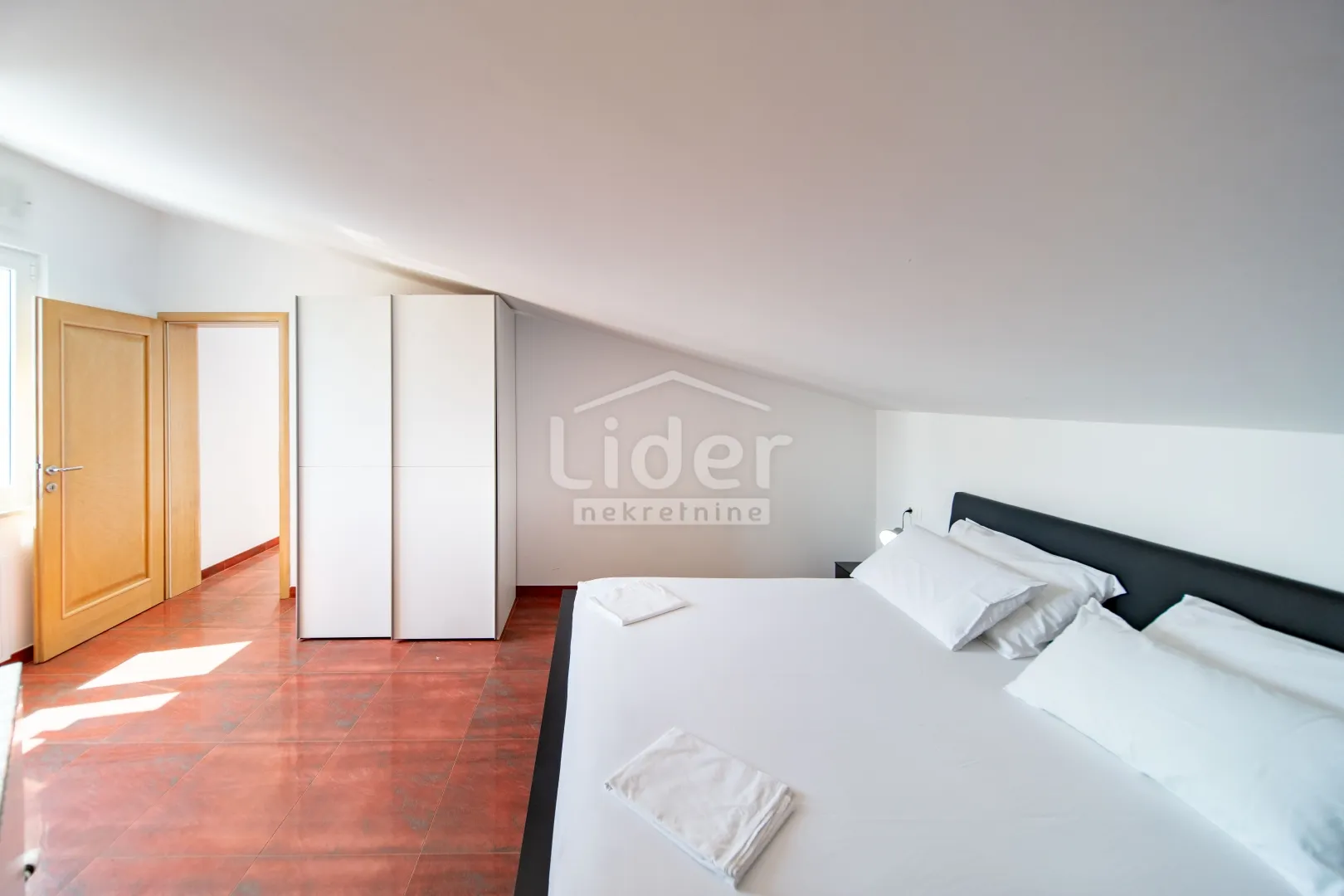 rab, barbat, apartman 150 m2 s prekrasnim pogledom - slika 32