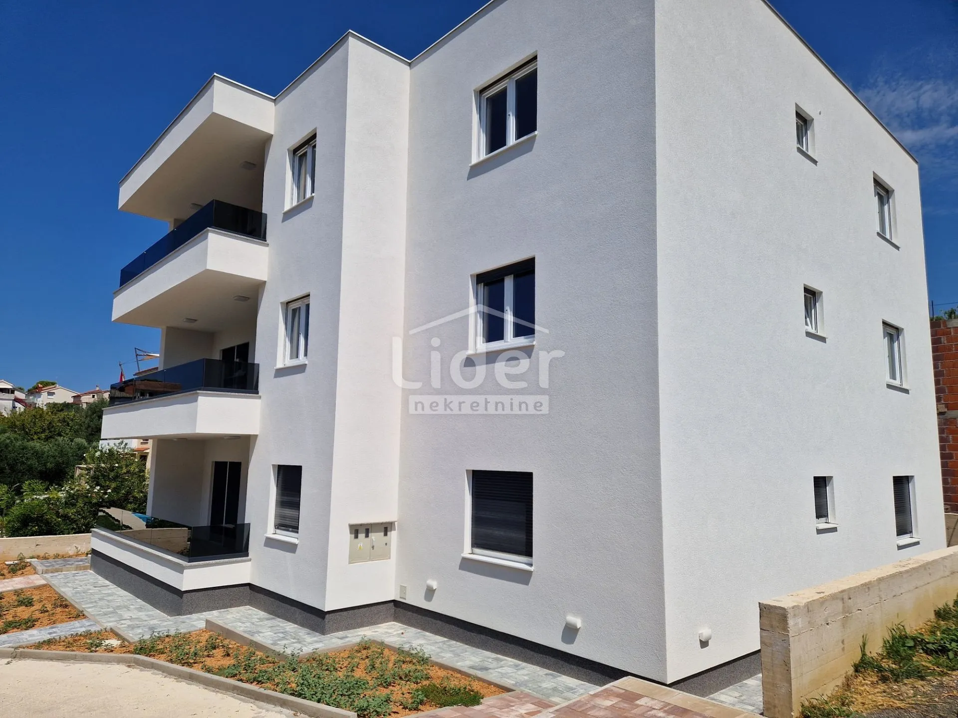 apartman u novogradnji u banjolu - slika 1