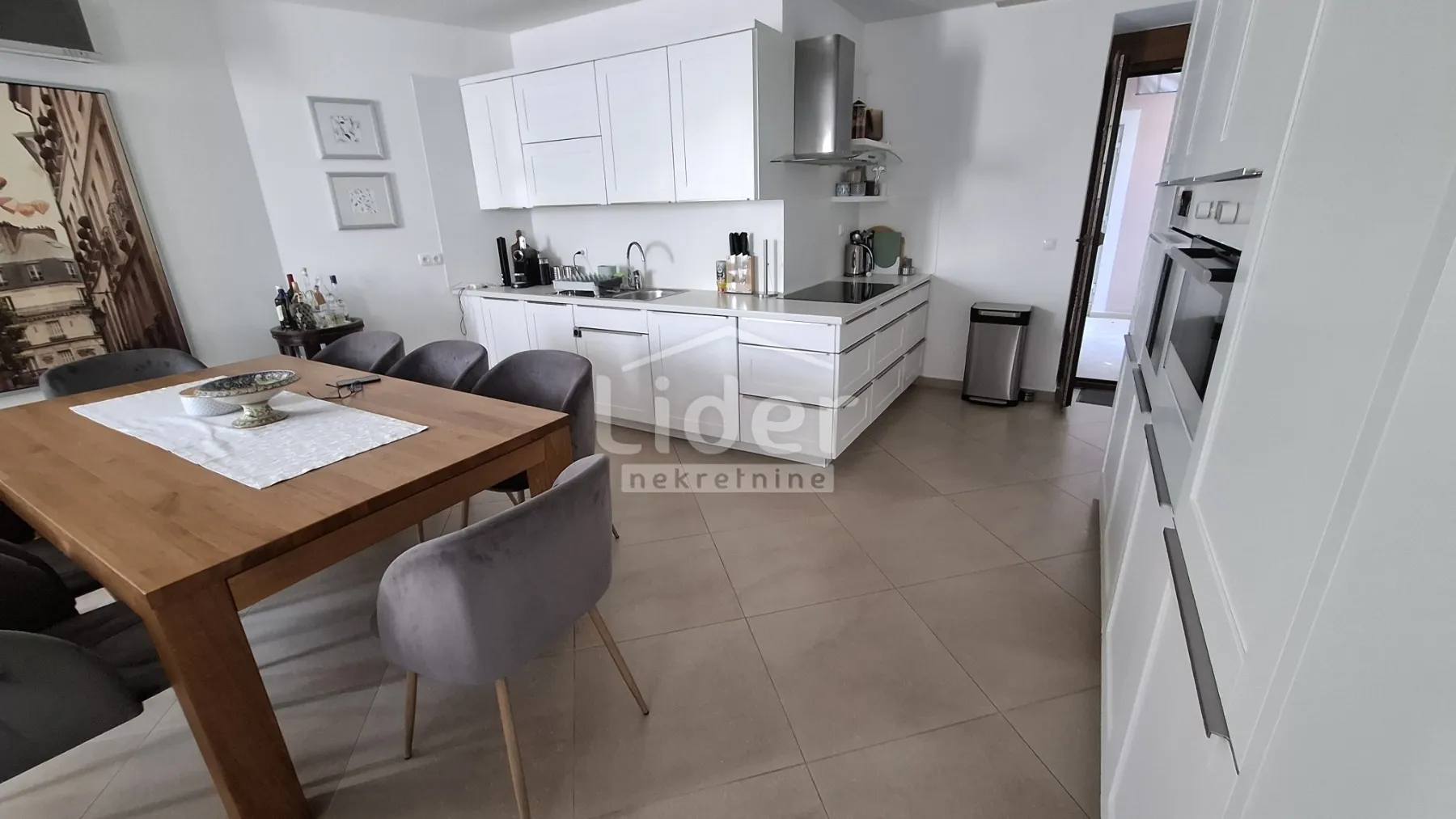 crikvenica-prostran stan s dodatnim apartmanom - slika 13