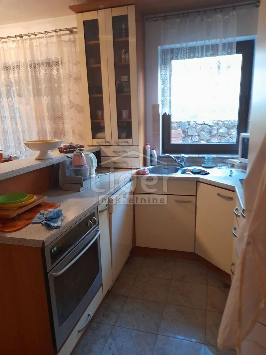trosoban stan u dramlju, 111.55m2 - slika 9