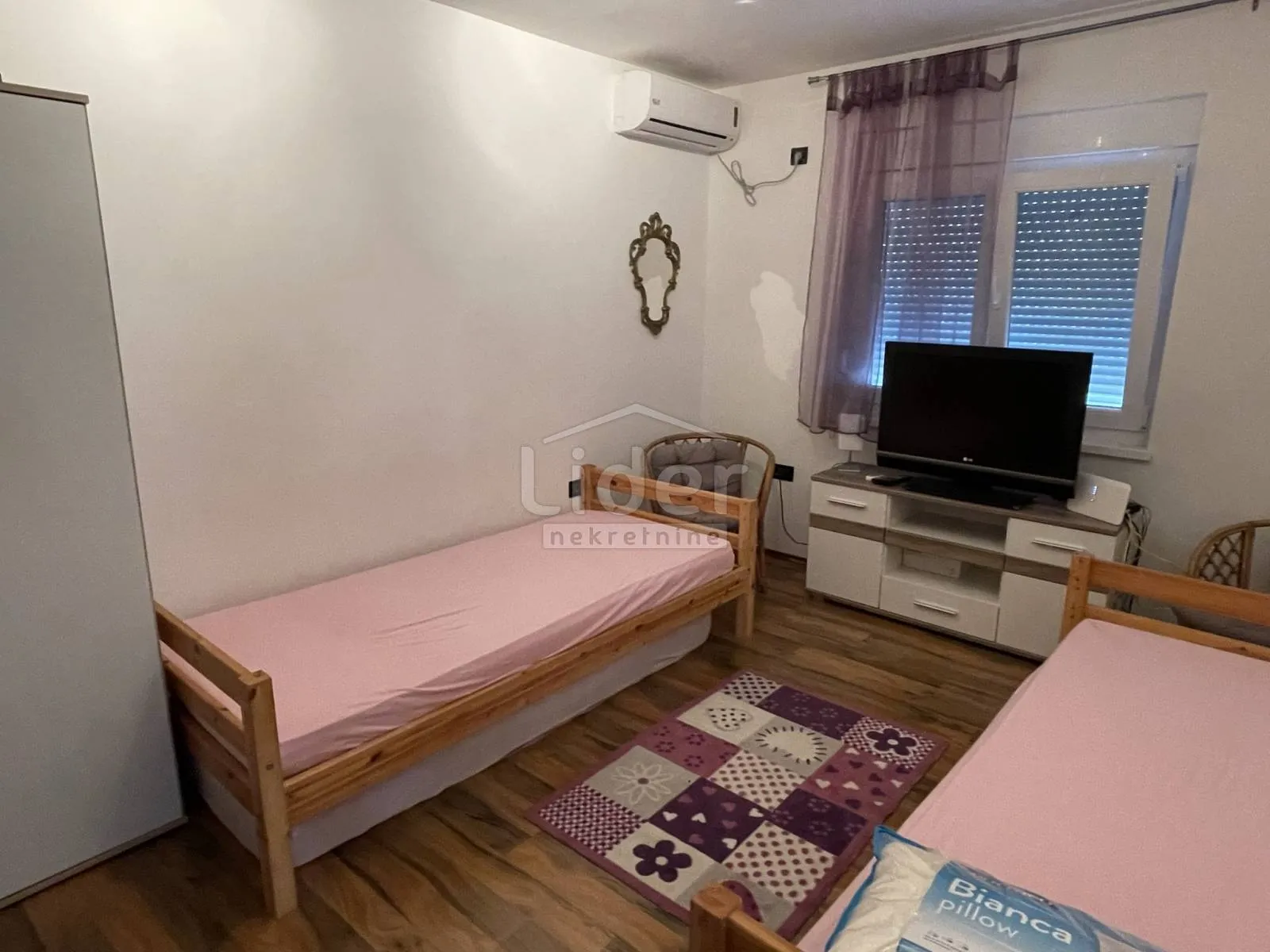 kuća 100m2, bazen, velika garaža, prvi red do mora i plaže - slika 23