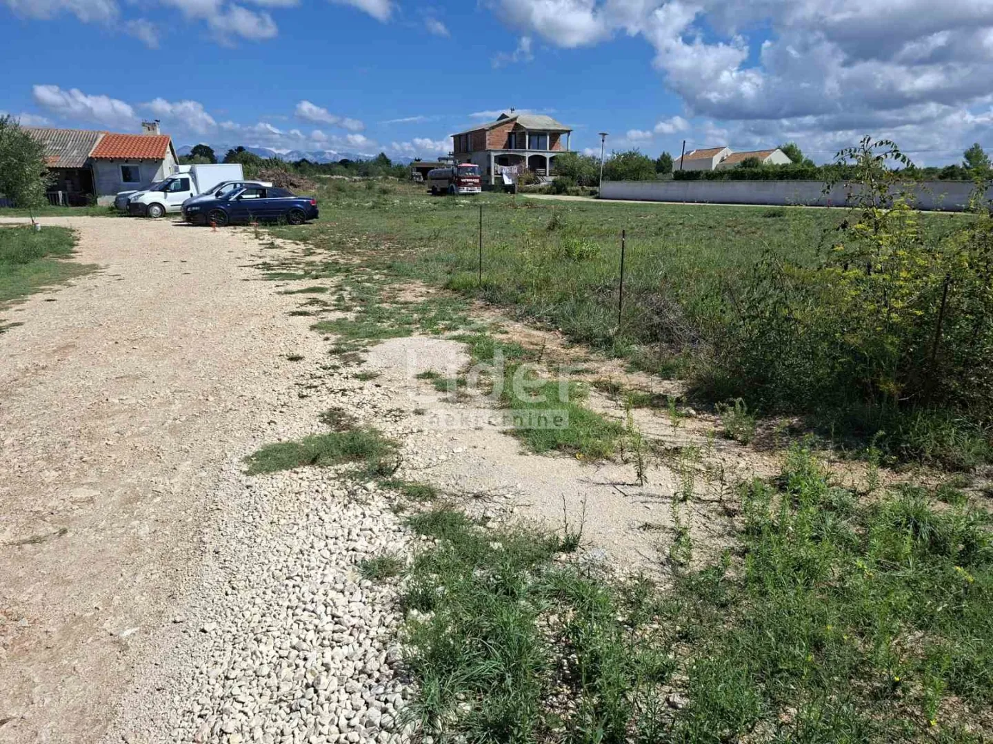 vrsi građevinsko zemljište 700m2 prodajemo - slika 4