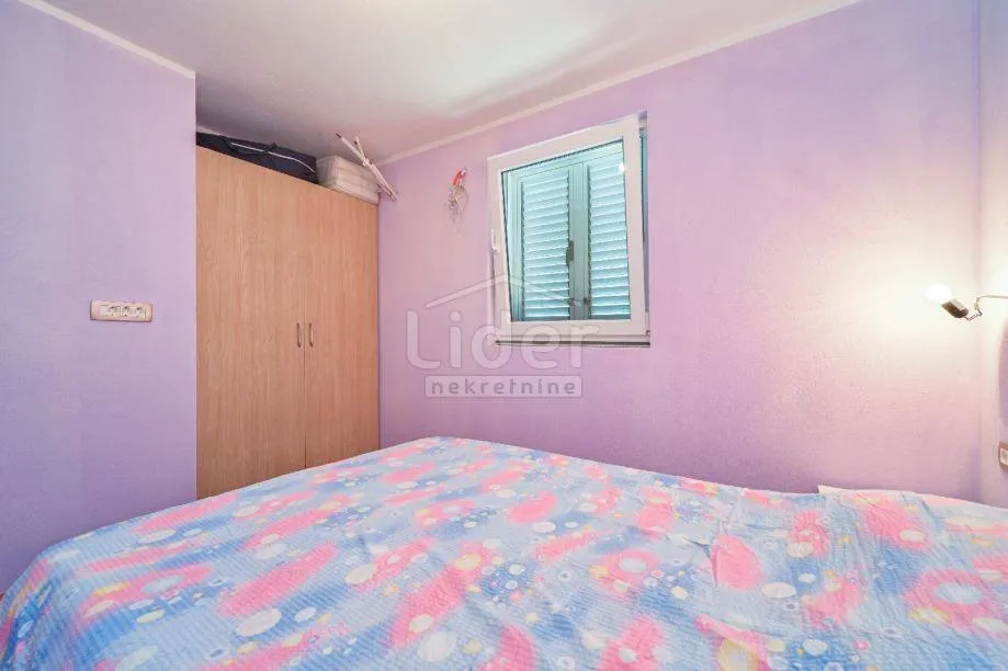 malinska kuća s 2 stana i okućnicom od 330m2 - slika 7