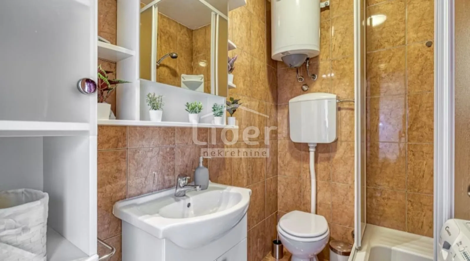 jušići stan sa studio apartmanom i terasom - slika 8