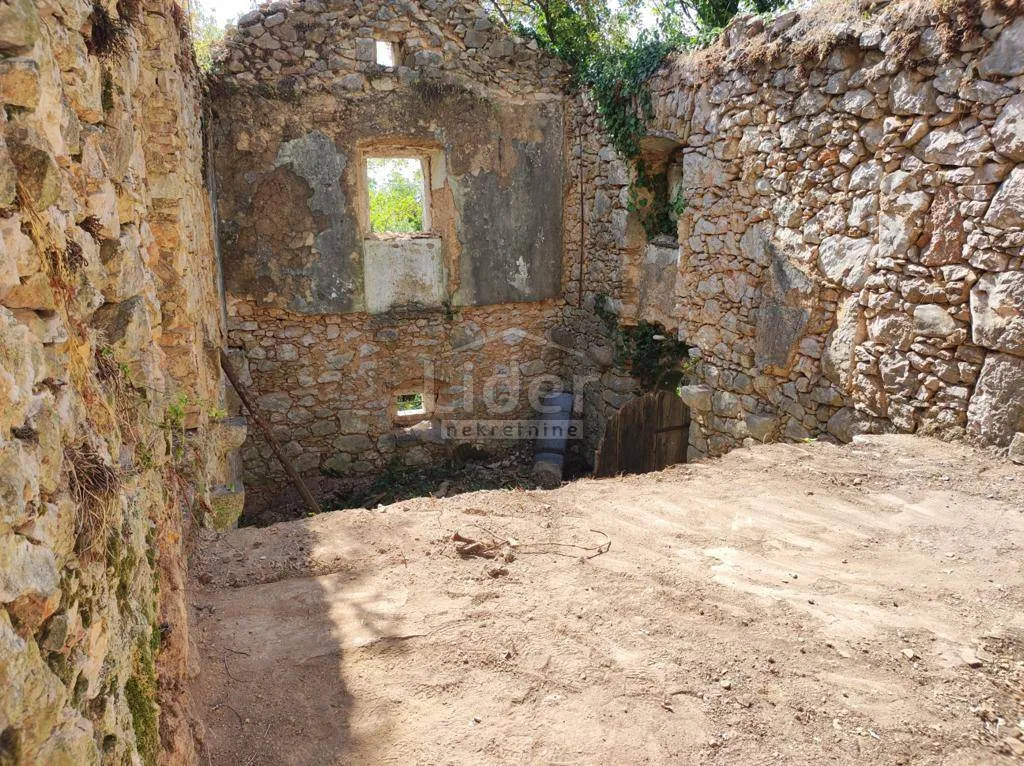 hreljin ruševina na zemljištu od 1665 m2 - slika 4