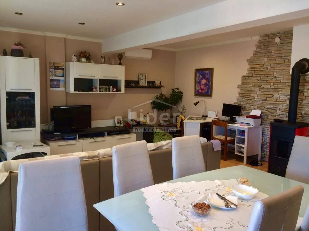 lopar, san marino, apartmanska kuća s restoranom - slika 12