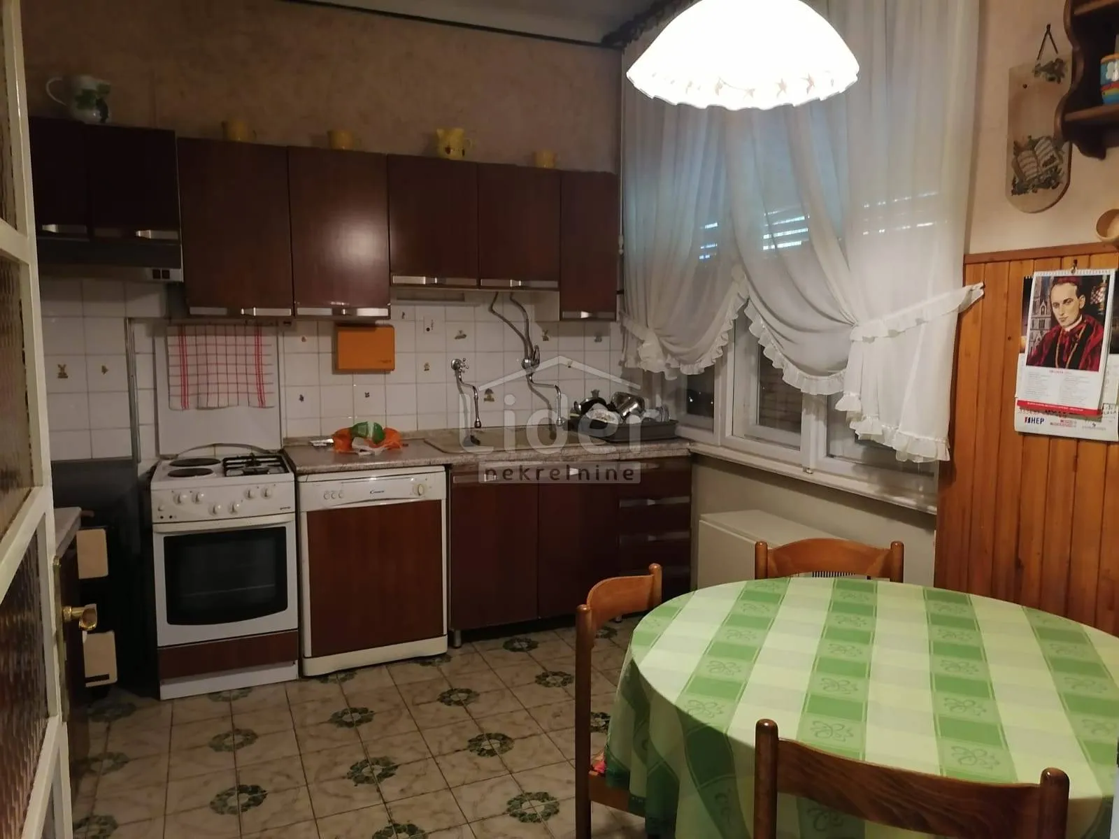 kozala kuća na odličnoj lokaciji - slika 12