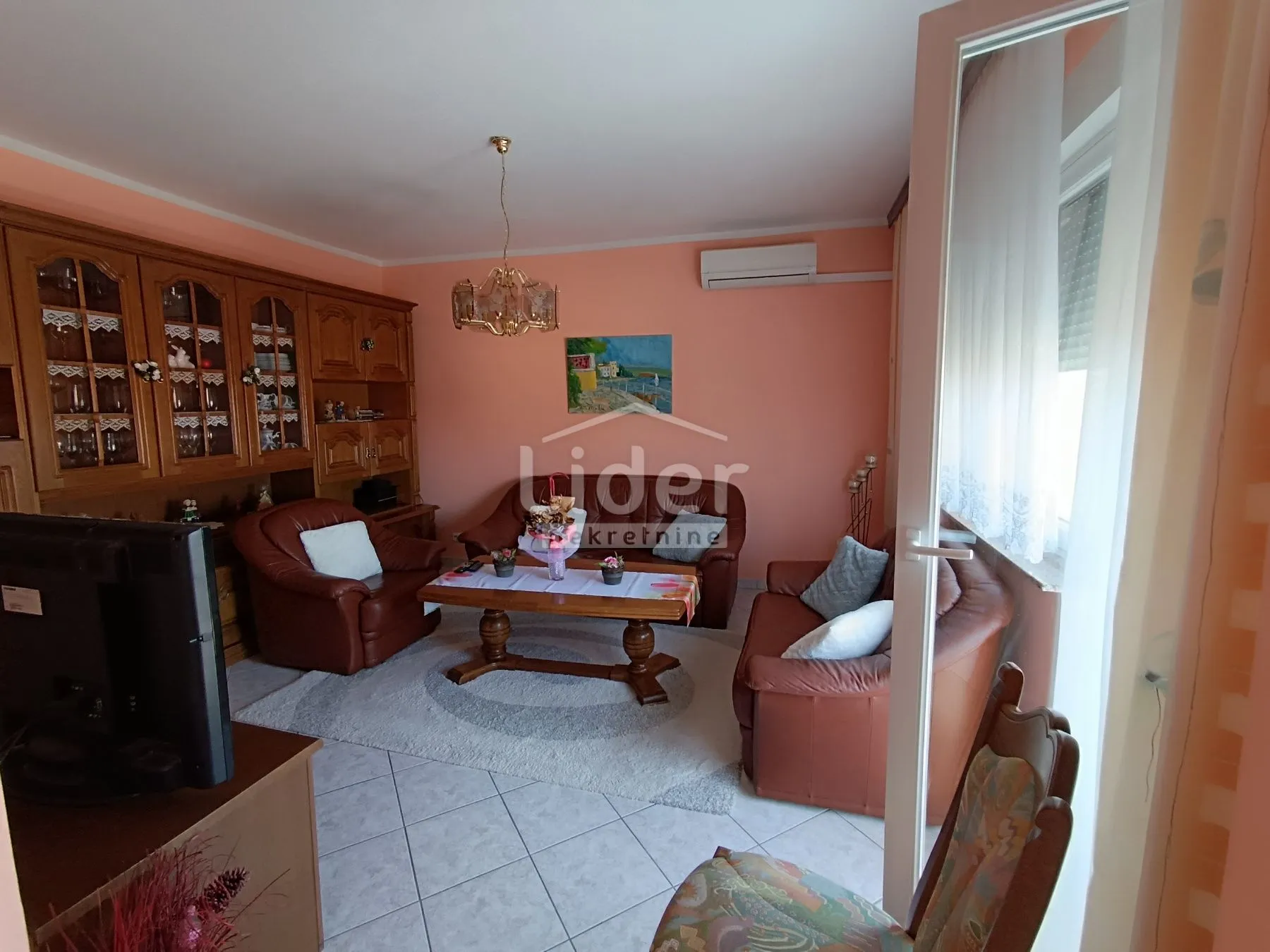 zamet kuća sa 4 stana, 1 zona, 385.000 € - slika 13