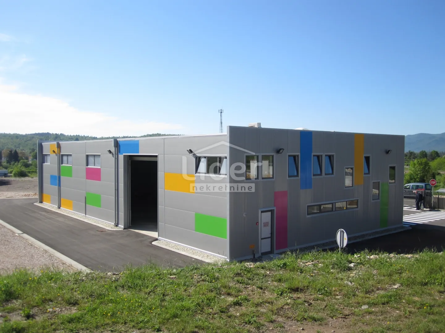 hala, 568 m2, 6.200 m2 zemljište - slika 9